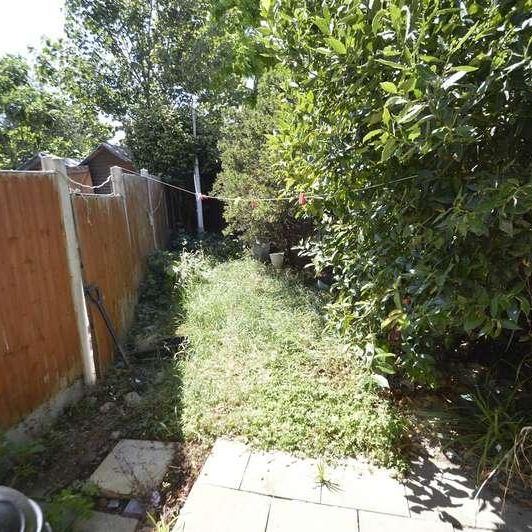 Grafton Road, Dagenham, RM8 - Photo 1