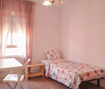 Room in a shared 4-bedroom apartment for rent in Pradolongo, perfect for professionals and students - Photo 3