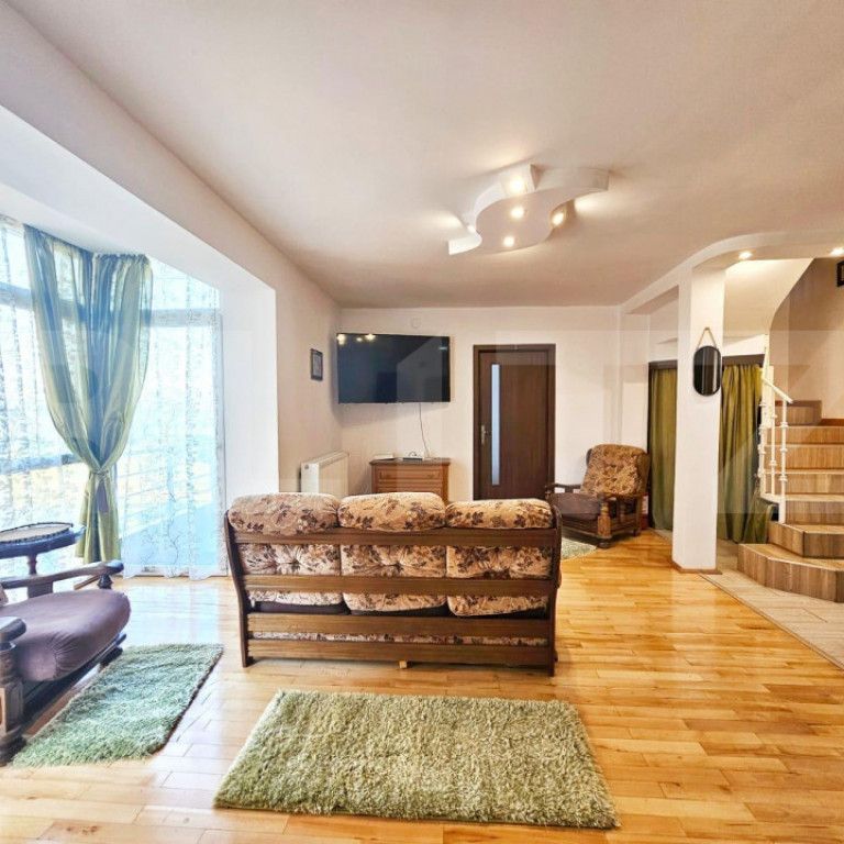 Apartament cu 10 camere, 200 mp, ideal pentru firma cu anga - Photo 1