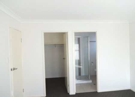 8 Sandlewood Drive, Glenvale - Photo 3