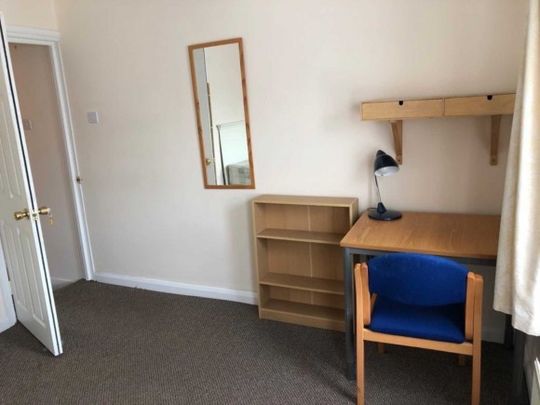 5 Bed - Pitcroft Avenue, Reading - Photo 1