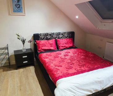 1 bedroom in a house share to rent - Photo 2