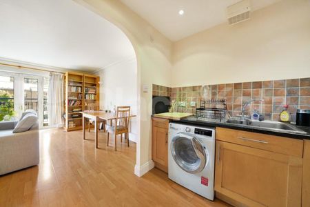 Boasting size, quality & location - Photo 3