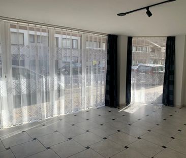 Opgefrist knap appartement op het gelijkvloers, eventueel met garag... - Foto 4