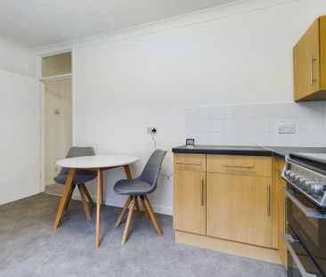 2 bedroom ground floor flat to rent - Photo 5
