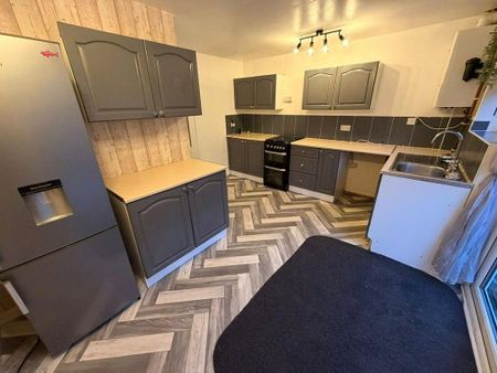 3 bedroom terraced house to rent - Photo 2