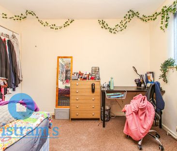 4 bed Detached House for Rent - Photo 4