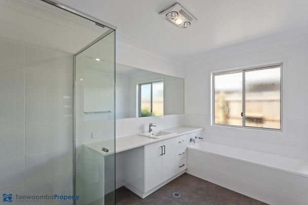 Beautiful three bedroom home in quite location ready to go - Just needs you! - Photo 1