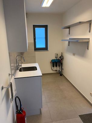 Recent (2013) ruim gelijkvloers appartement met tuin en terras, ideaal gelegen in een rustige straat vlakbij het centrum van Kortenberg. - Photo 1