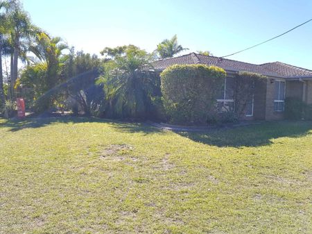 BURPENGARY - CLOSE & EASY - Photo 5