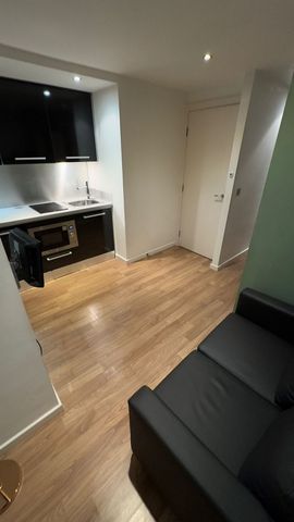 1 Bed - Apartment 111, West Point, City Centre, Leeds - LS1 4JL - Student/Professional - Photo 2