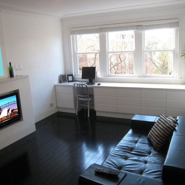 Beautifully restored Fully Furnished Art Deco Apartment - Photo 1