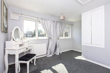 2 bedroom end of terrace house to rent - Photo 4