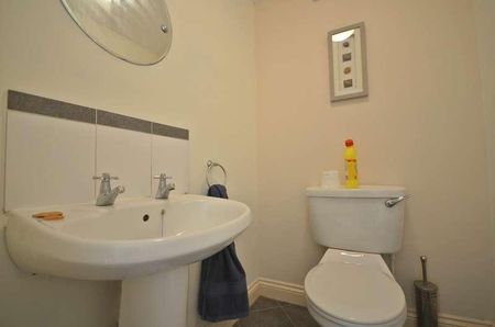 Upton Park, Slough, SL1 - Photo 4