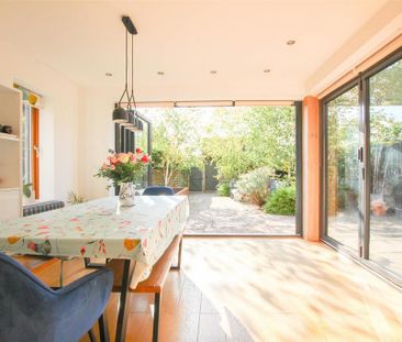 4 bedroom detached house to rent - Photo 4