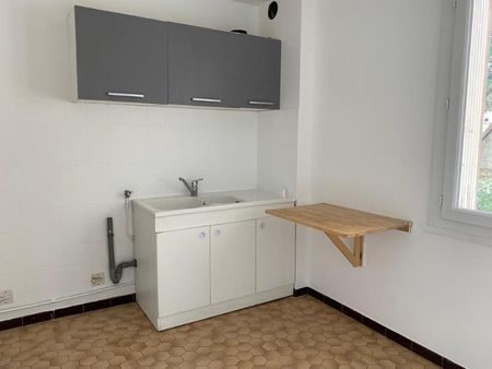 Location Appartement 3 pièces 68m² GUILHERAND GRANGES 07500 - Photo 3