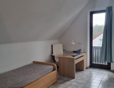 Lichtdurchflutete Wohnung mit Balkon, Stellplatz u. Einbauküche - Photo 1