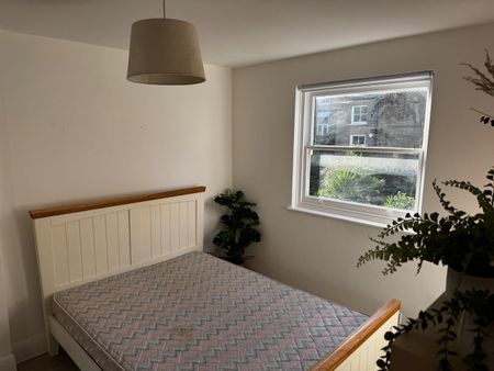 1 Bed Flat, Hammersmith Grove, W6 - Photo 2