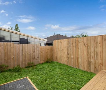 Prime Green Bay Location – 2-Bedroom Townhouse with Special Offer - Photo 2