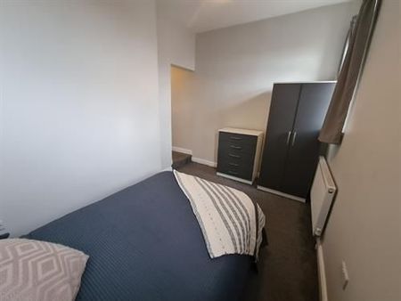 Room 3, 1 Carr View Avenue, Balby - Photo 3