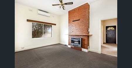 Two Bedroom Bungalow - Photo 2