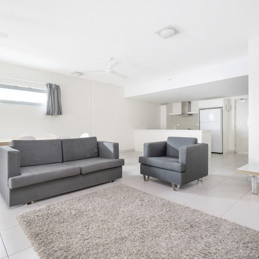 FURNISHED TWO-BEDROOM IN DARWIN CBD! - Photo 1