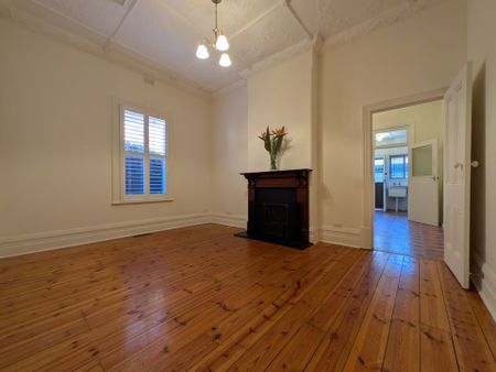 Timeless Character & City-Fringe Living in Beautiful Mile End - Photo 2