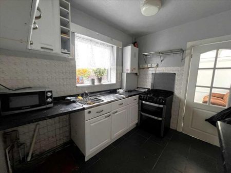 3 bedroom end of terrace house to rent - Photo 4