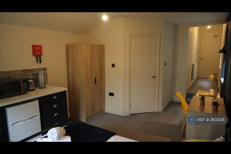 1 bedroom in a house share to rent - Photo 5