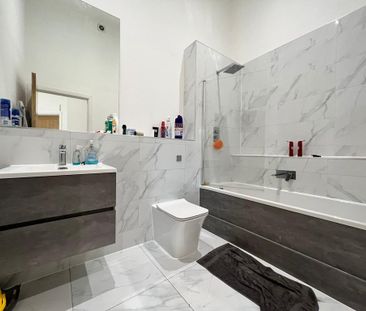 1 bedroom in a flat share to rent - Photo 5