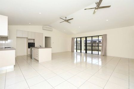 Modern Design - Fully Air Conditioned - Tiled Patio - Photo 4