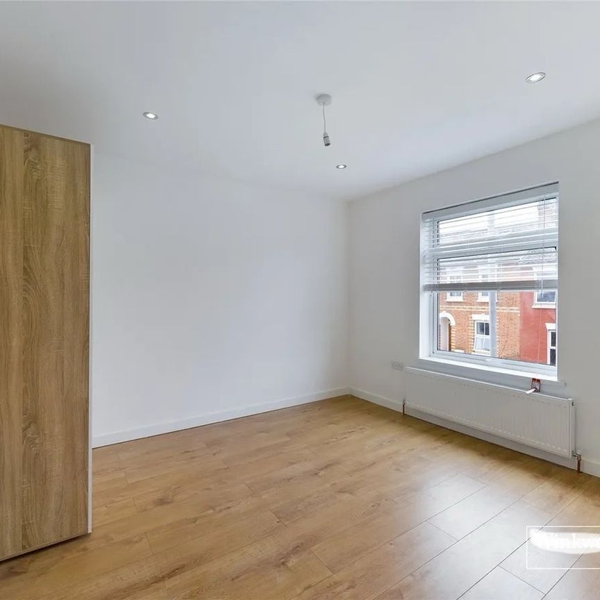 3 Bed Terraced House, Donnington Gardens, RG1 - Photo 1