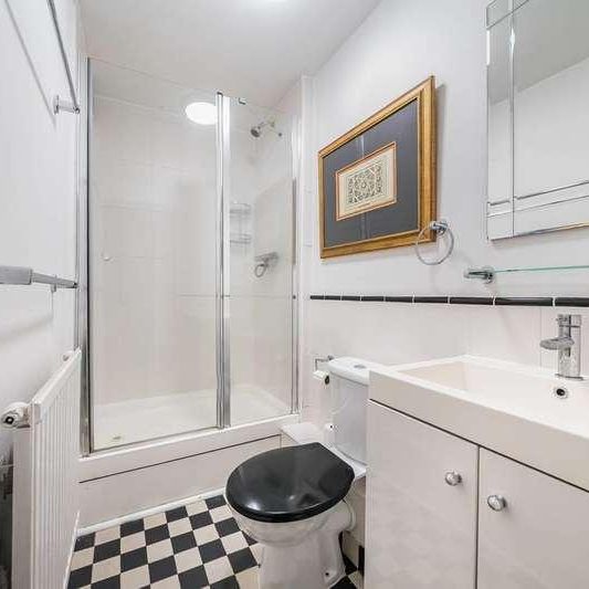 Comeragh Road, Barons Court, W14 - Photo 1