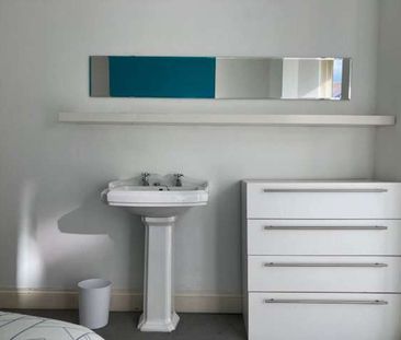 Princes Street Room 6 - Photo 4