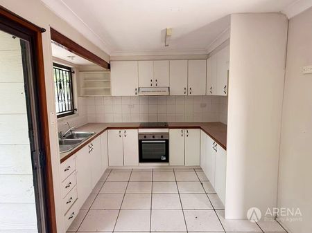 17 Polaris Ave, Kingston QLD 4114 - House For Rent | Domain - Photo 5