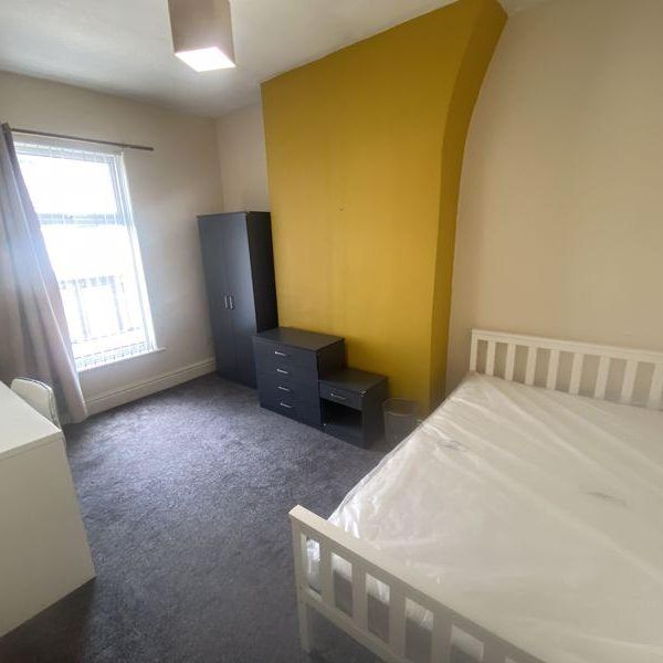 4 bedroom terraced house to rent - Photo 1