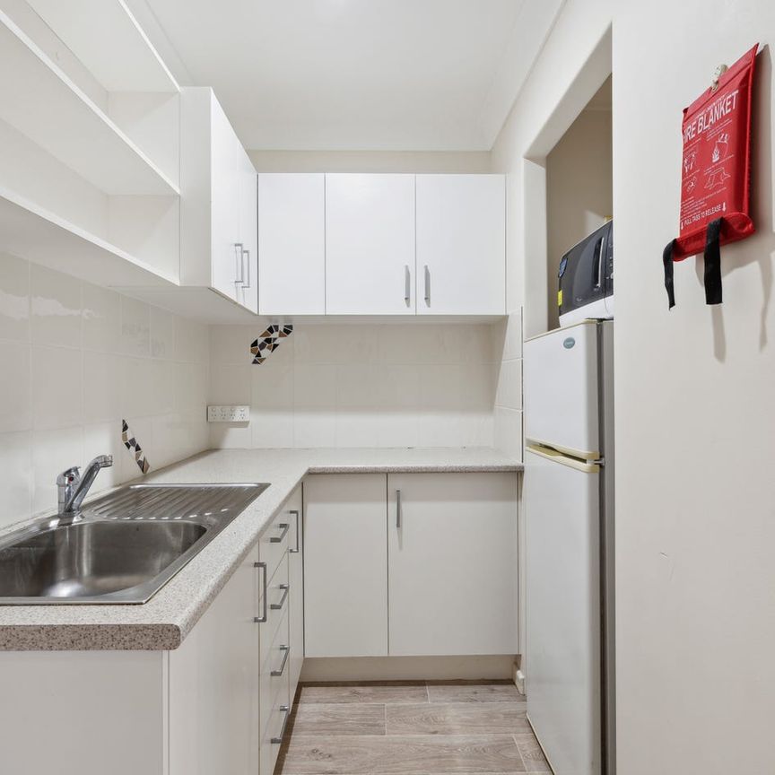 One bedroom flat with utilities & lawn mowing included - Photo 1