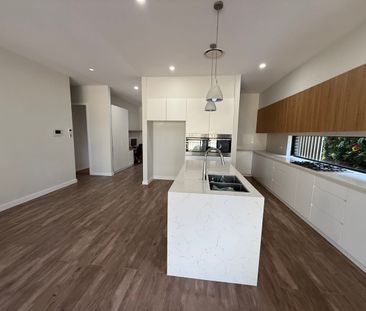 Modern 4-Bedroom Home! - Photo 6