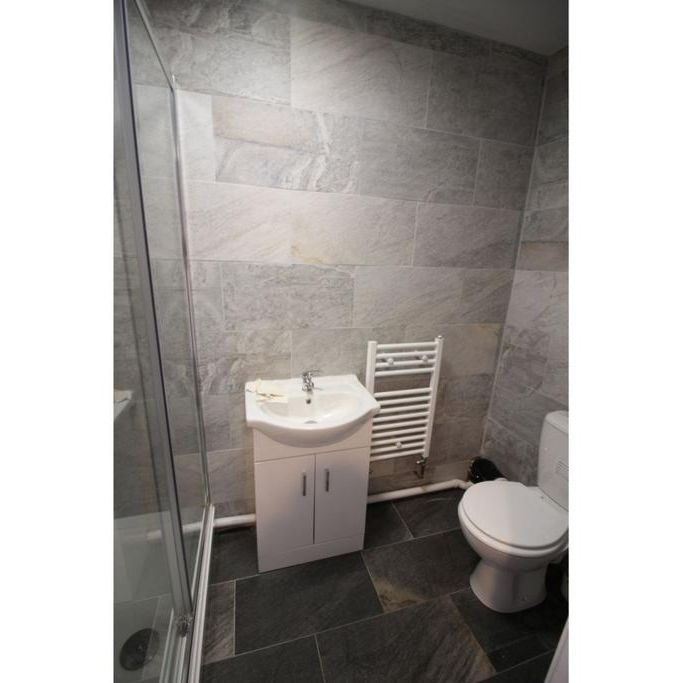 4 bedroom semi-detached house to rent - Photo 1