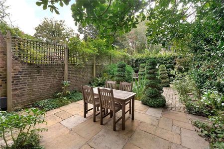 An architecturally impressive Grade II* listed house - Photo 2