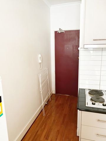 Fully Furnished studio with all you need - Six Months Lease Only! - Photo 4