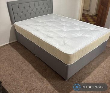 1 bedroom in a flat share to rent - Photo 1