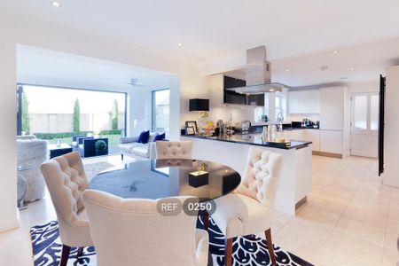 5 bedroom detached house to rent - Photo 5