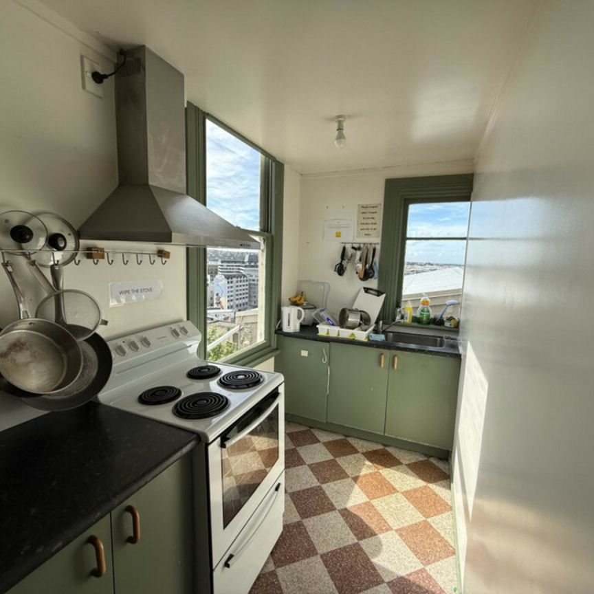 Bright Room in Central Shared Home - Photo 1