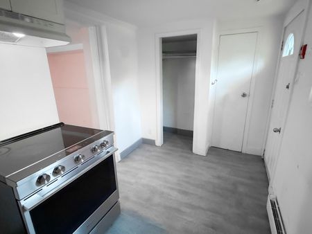 For Lease - 2469 Queen Street Unit# 5, Toronto, Ontario - Photo 4