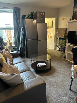 1 bedroom in a house share to rent - Photo 1