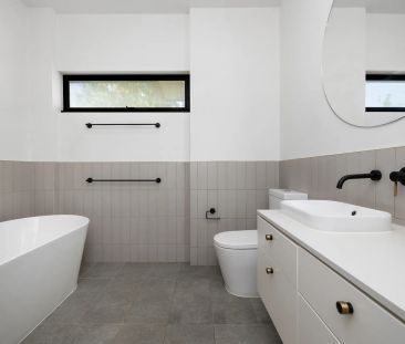 Contemporary Designer Living in Prime Magill Location - Photo 6