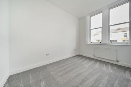 2 bedroom Flat To Let Total Size: 877 SQ FT - Photo 3