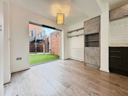 3 bedroom flat to rent - Photo 2