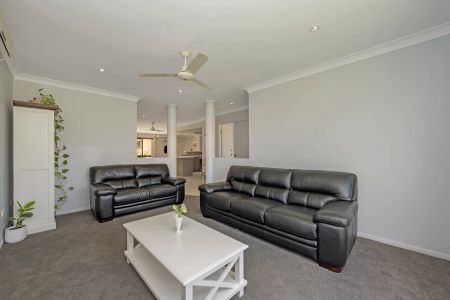 4 BEDROOM, 2 BATHROOM HOUSE IN DOUGLAS + STUDY + THEATRE ROOM + INGROUND POOL - Photo 5